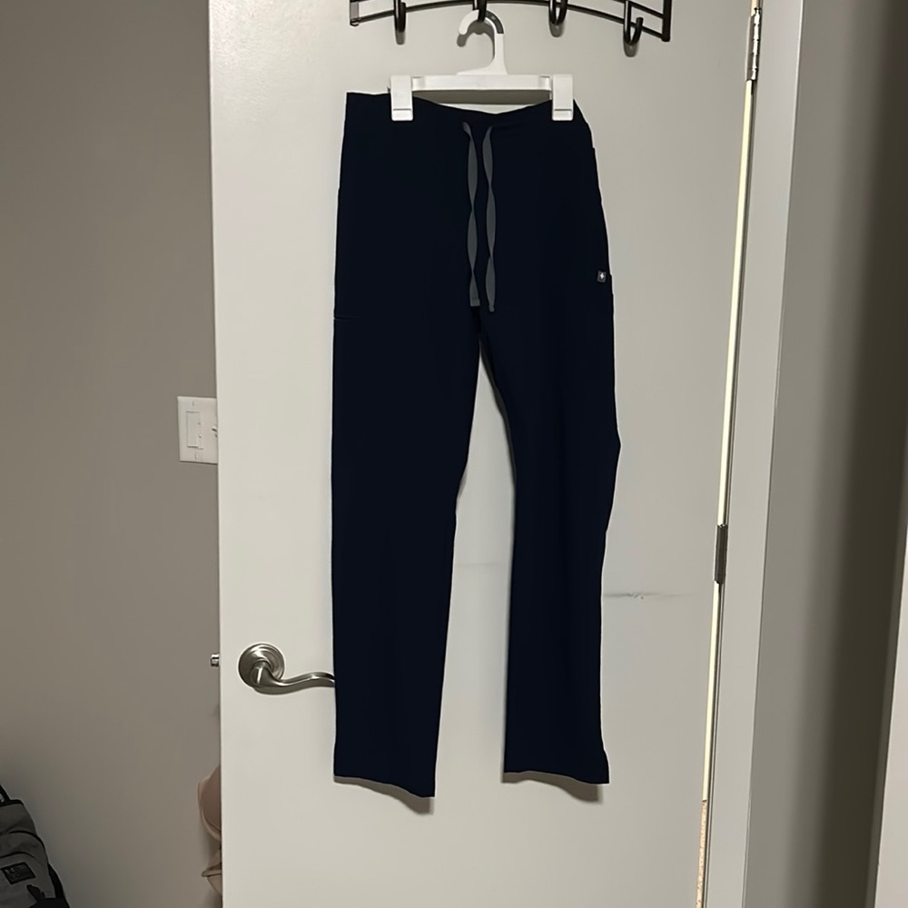 Figs navy pants skinny scrub